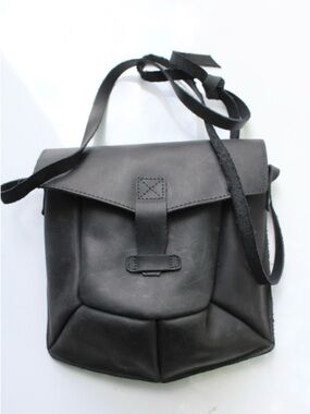 NWOT Hide & drink cross body bag Full